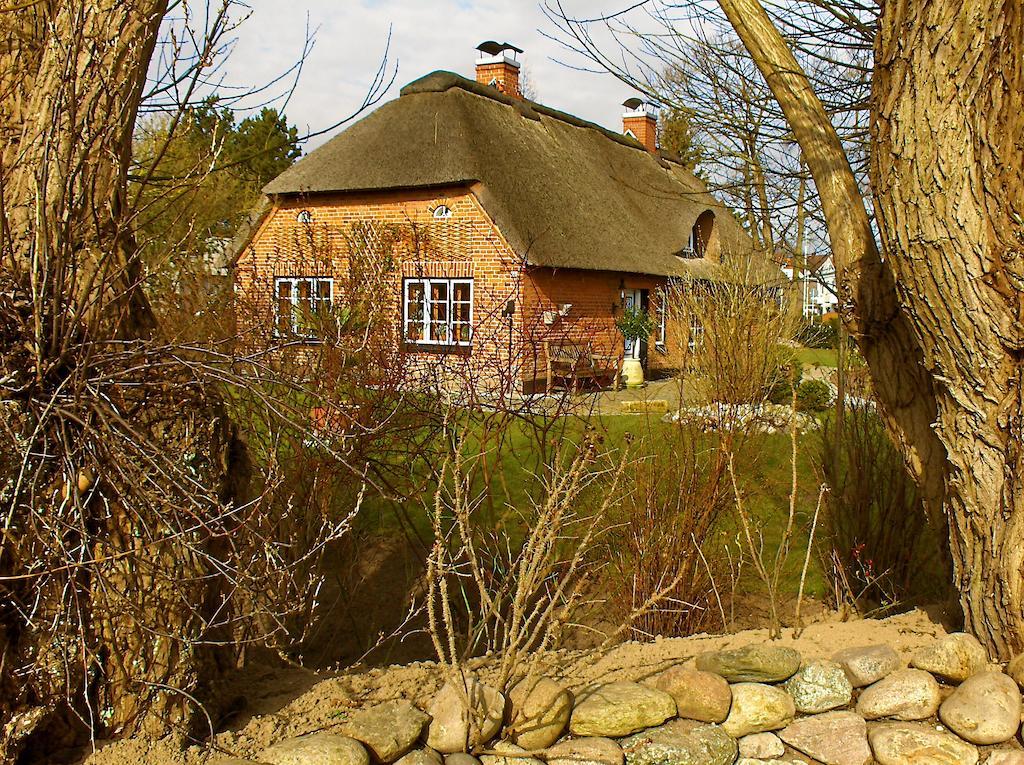 Das Reetdachhaus - Paulines Hoeft Grömitz Exterior foto